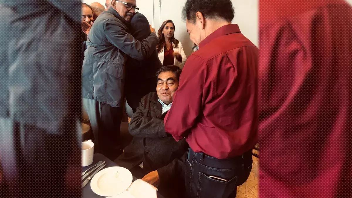 Barbosa y Nacho Mier se saludan en Asamblea Nacional de Morena.