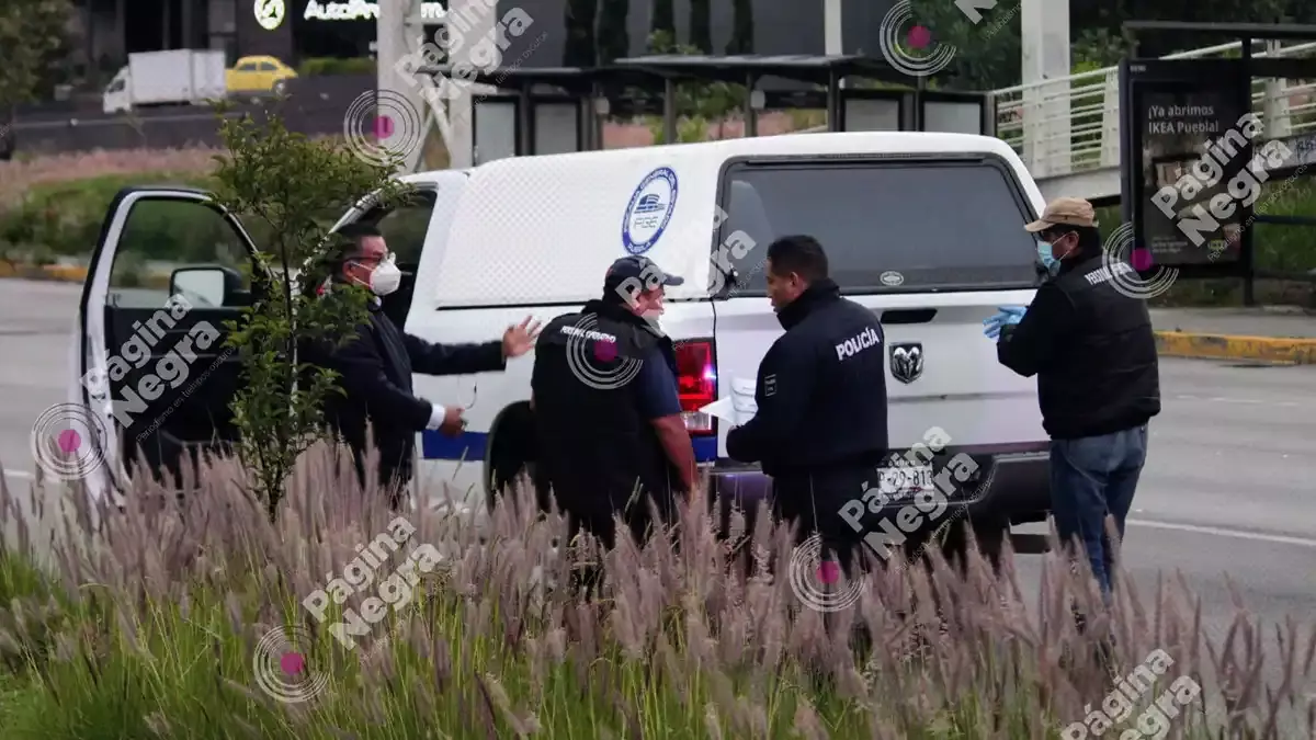 Mujer muere atropellada junto a puente peatonal en Vía Atlixcáyotl.