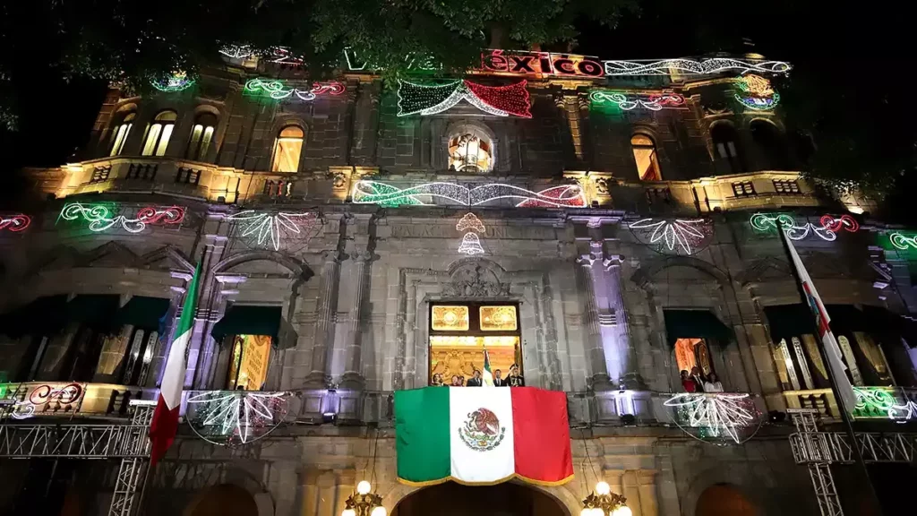 56 mil visitantes dieron el Grito de Independencia en el Zócalo de Puebla.