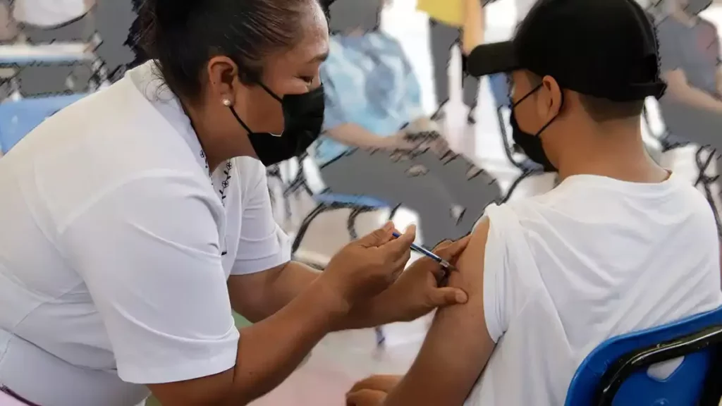 A tiempo y en orden, arrancó vacunación de segunda dosis para niños en Puebla.