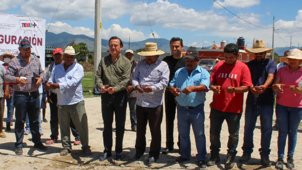 Nacho Mier entrega la rehabilitación del drenaje sanitario en la Calle Campestre