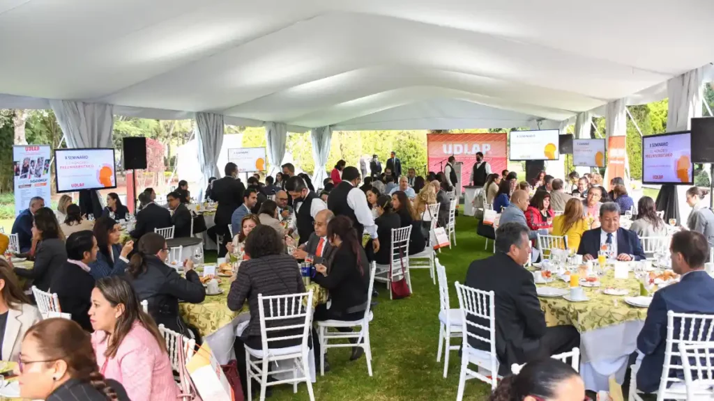 UDLAP se reúne con preparatorias