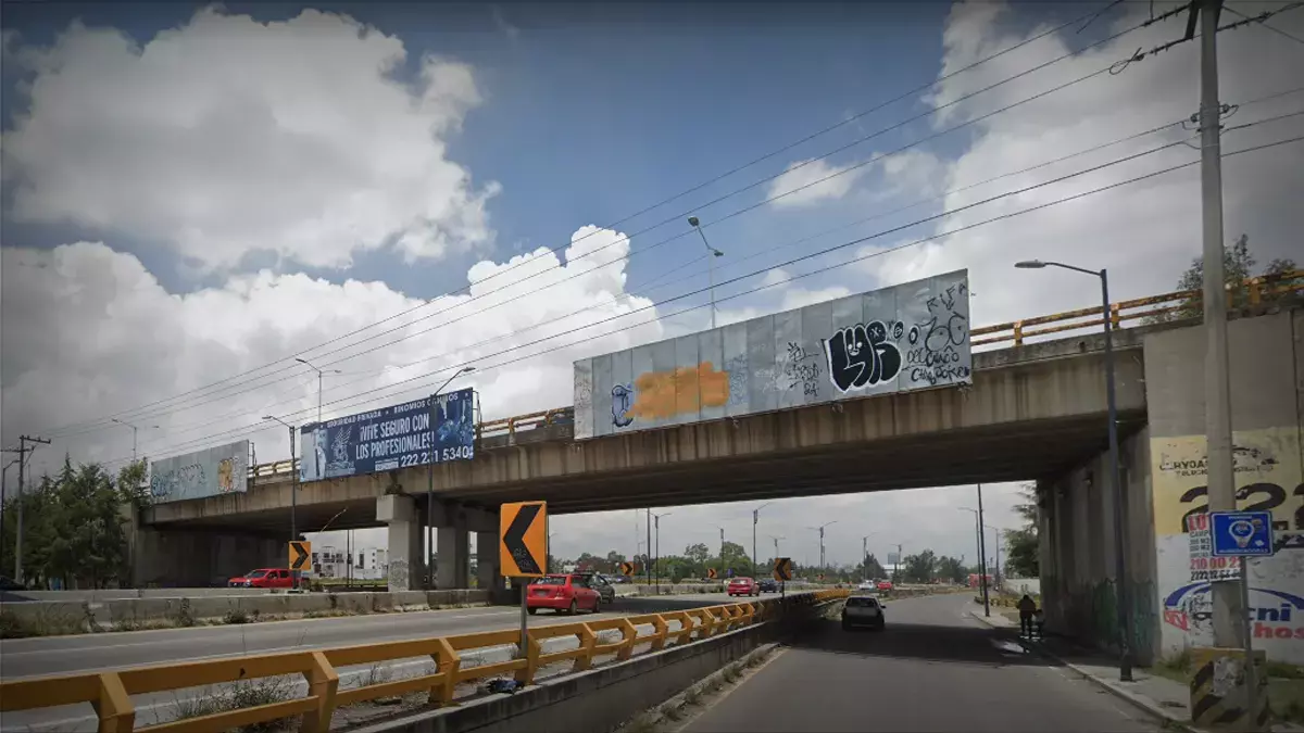 Con fracturas termina luego de lanzarse de un puente en Periférico.
