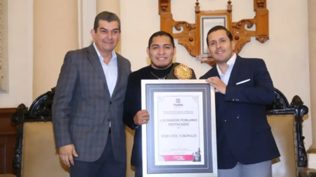 Ayuntamiento de Puebla homenajea a figuras del cuadrilátero en el marco del Día Nacional de la Lucha Libre