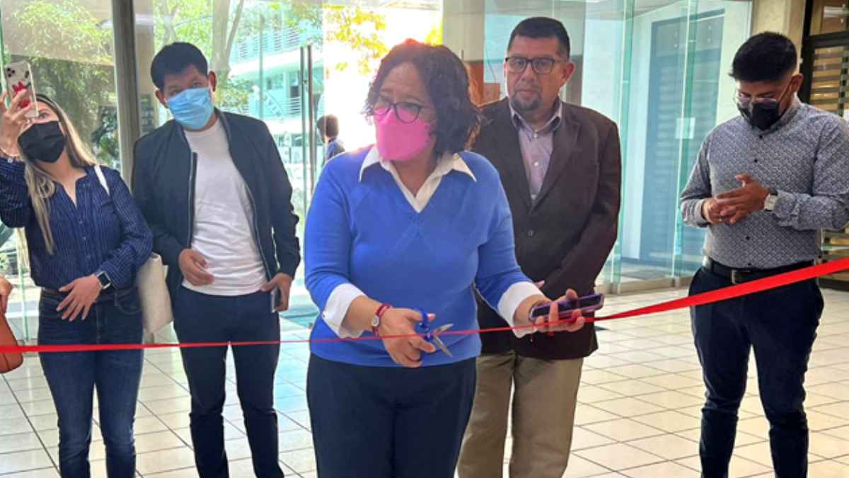 En Derecho se inaugura la exposición “Vulvando 2022”