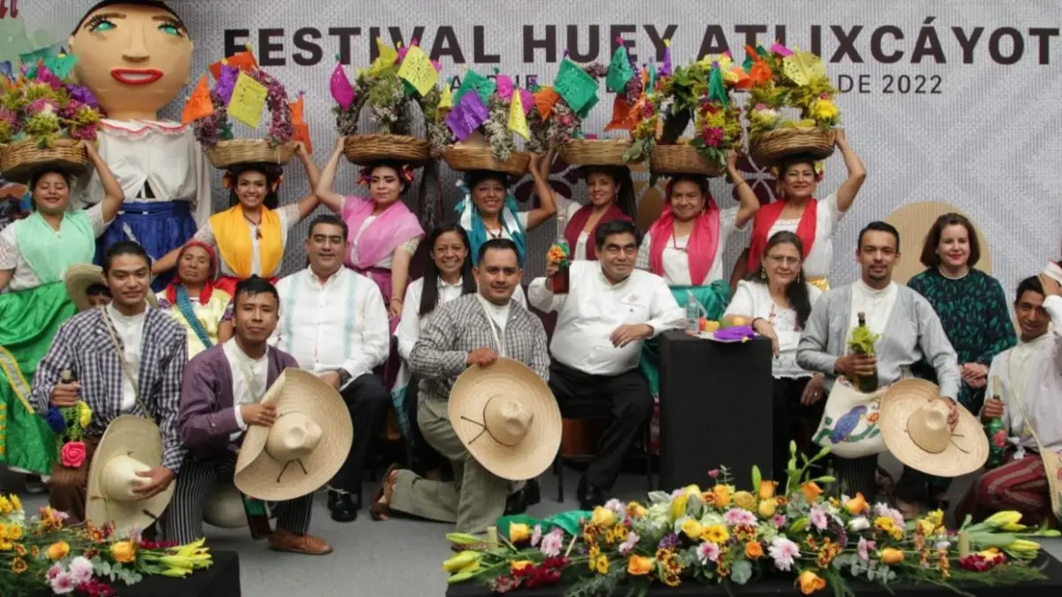 Ariadna Ayala invita a Barbosa Huerta al Festival del Huey Atlixcáyotl.