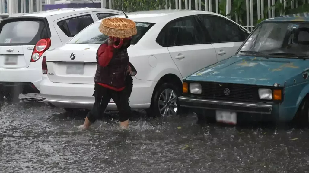 La intensa lluvia registrada este sábado provocó distintos incidentes, en Puebla
