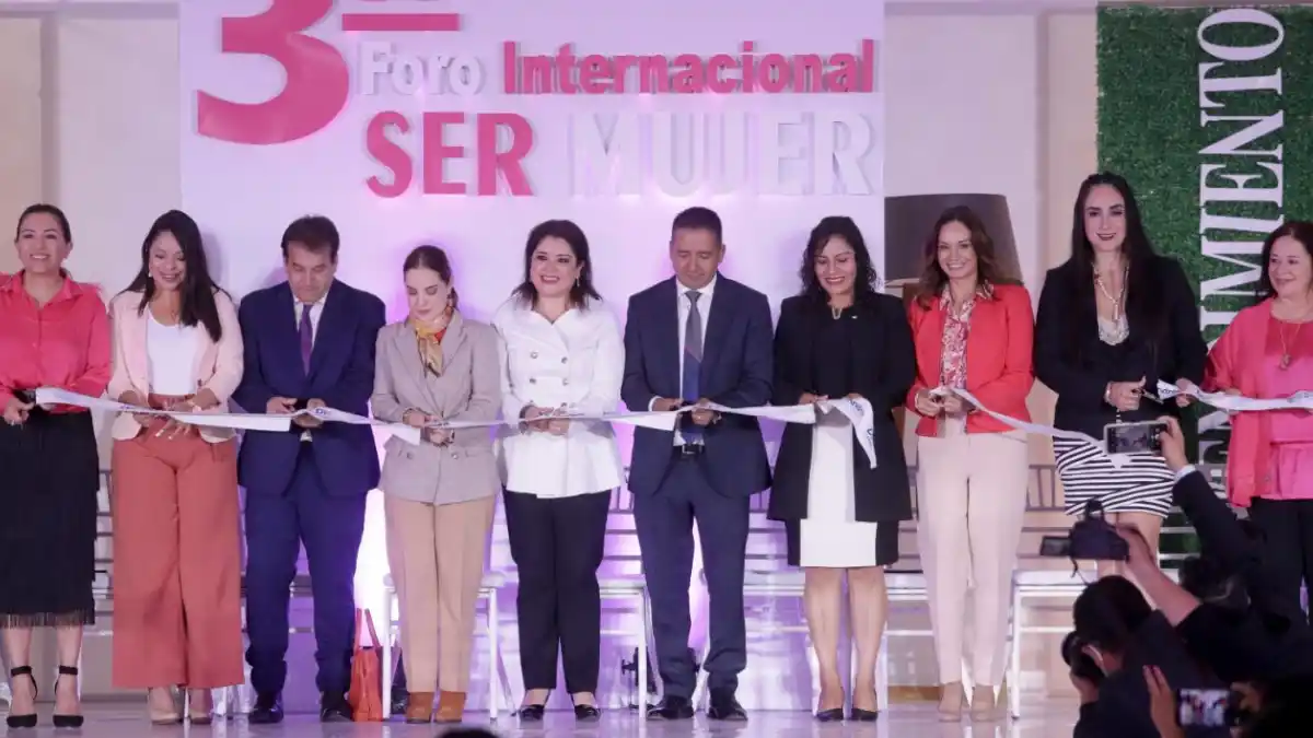 Mundo Tlatehui y Lupita Cuautle inauguran el “Tercer Foro Internacional Ser Mujer”