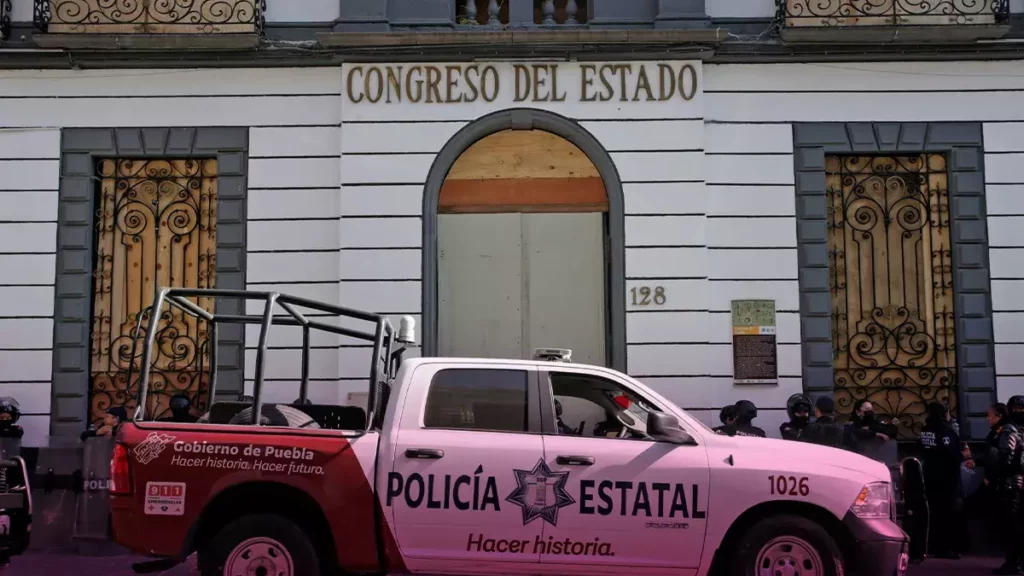 Blindan Congreso de Puebla previo a marcha por la despenalización del aborto