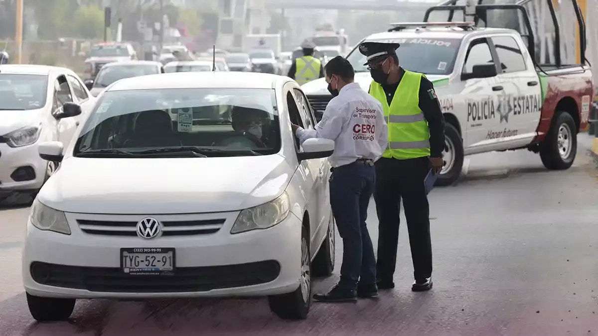 Policías que vigilen verificación en Puebla no amedrentarán a nadie: Barbosa.
