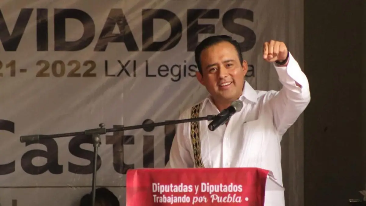 Diputado Eduardo Castillo presenta Primer Informe de Labores; destaca apoyo a migrantes.