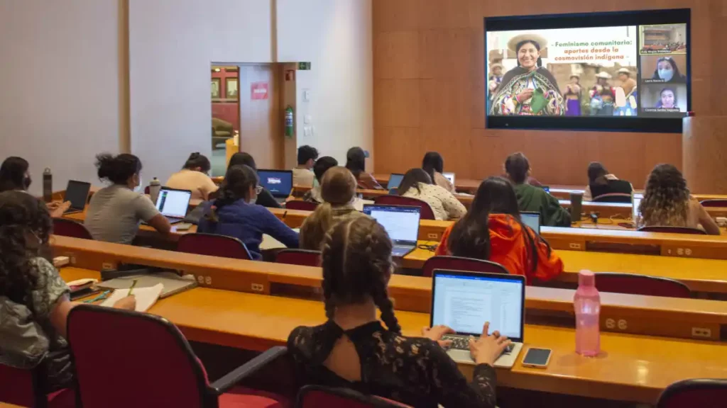 Cátedra de Estudios de Género aborda el feminismo comunitario y los aportes de la cosmovisión indígena