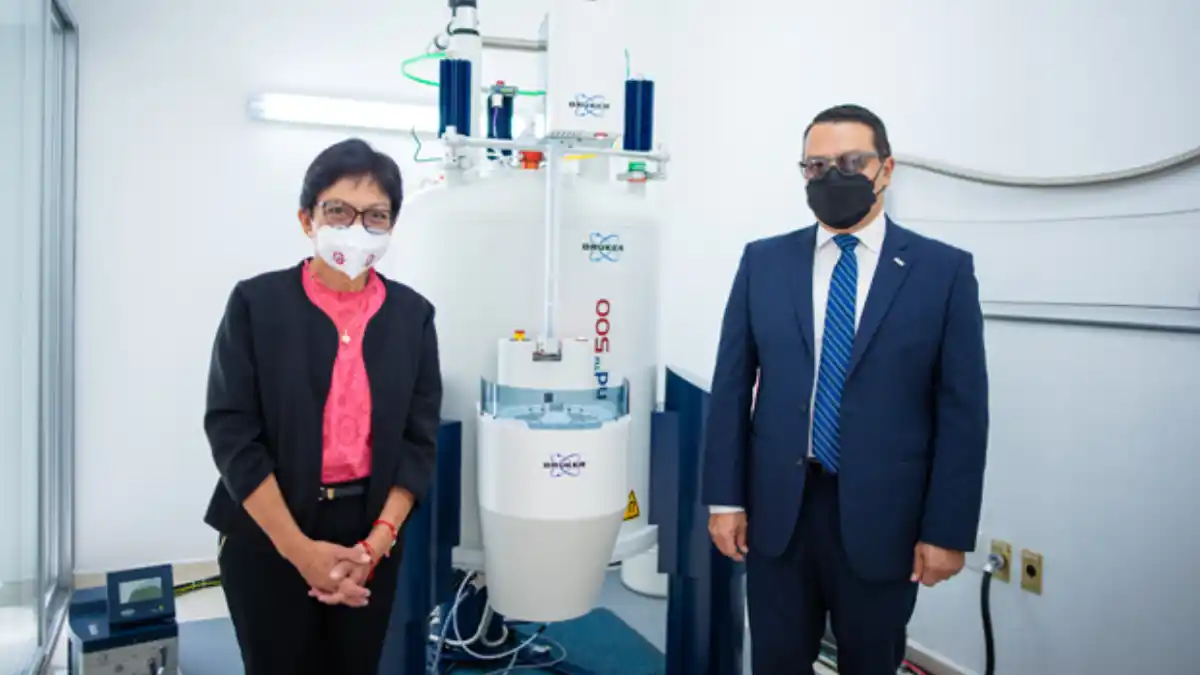 Entrega la Rectora Lilia Cedillo Ramírez equipo para Laboratorio de Resonancia Magnética Nuclear
