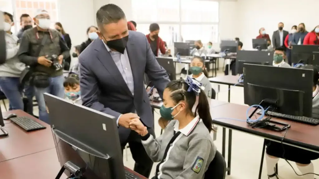 Inaugura Mundo Tlatehui aulas de medios y didáctica en la Cabecera Municipal y Concepción la Cruz