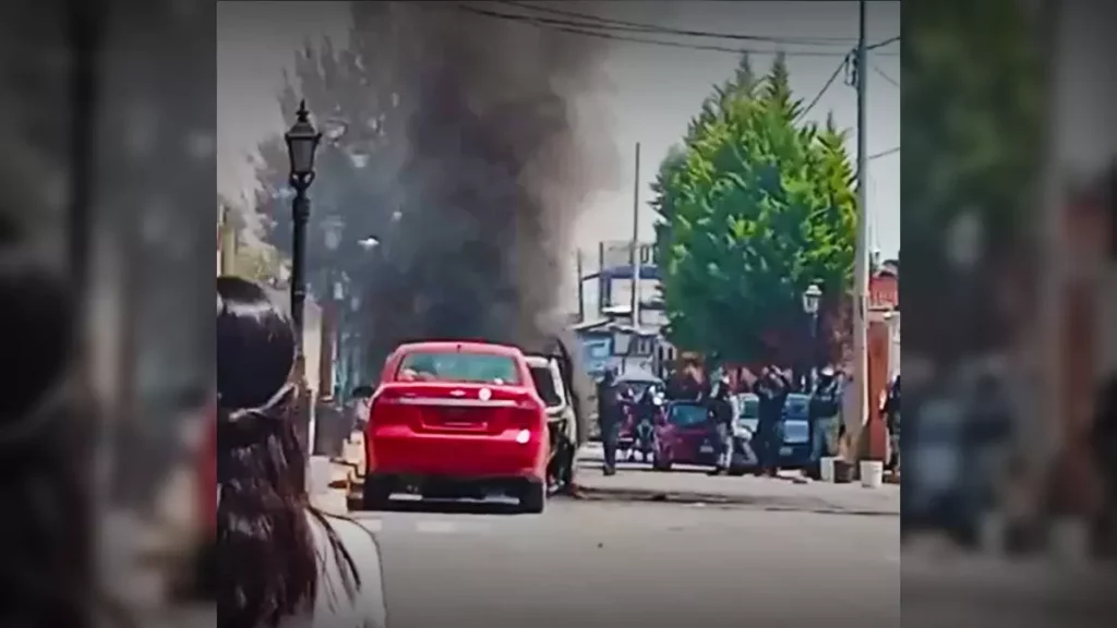 Queman patrulla en Calpan por la liberación de tres delincuentes-Portada-patrulla-incendiada-por-vecinos-de-calpan