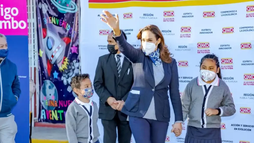 SMDIF Puebla reactiva 5 desayunadores en escuelas poblanas con el apoyo de grupo Oxxo