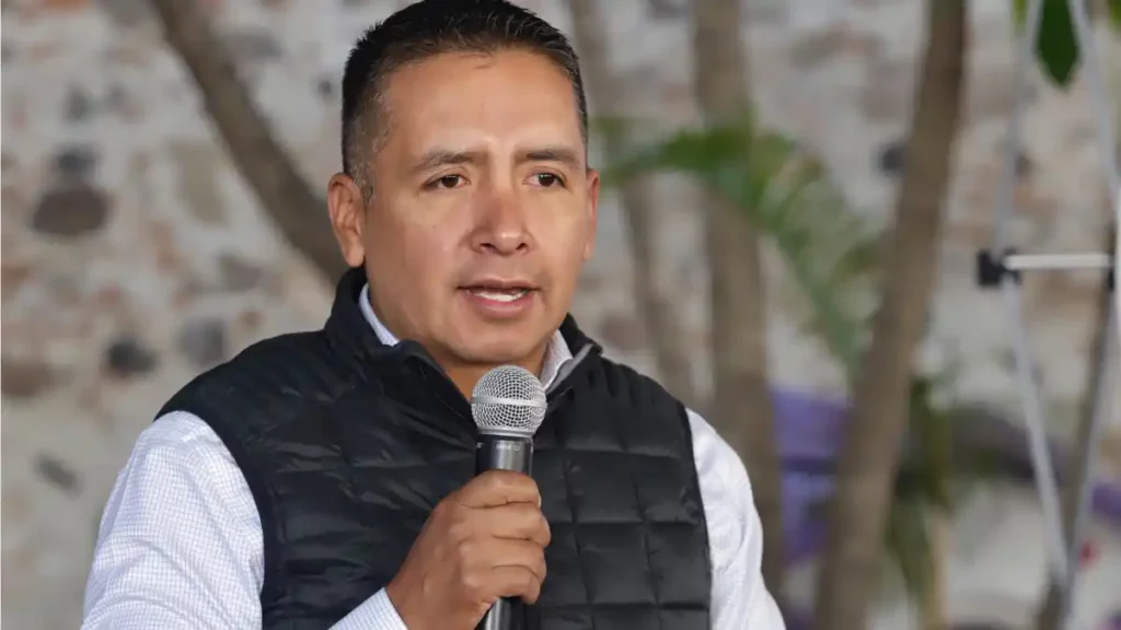 Mundo Tlatehui Y Lupita Cuautle entregan prótesis y órtesis a personas con discapacidad.