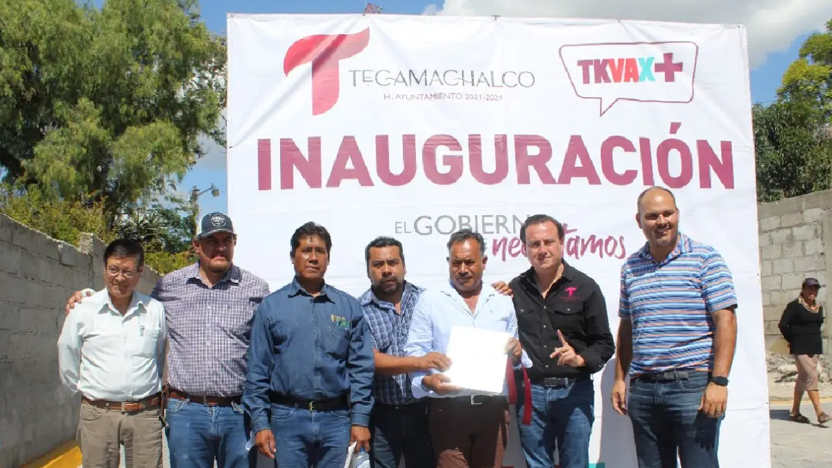 Nacho Mier inaugura una obra más en San Mateo Tlaixpan