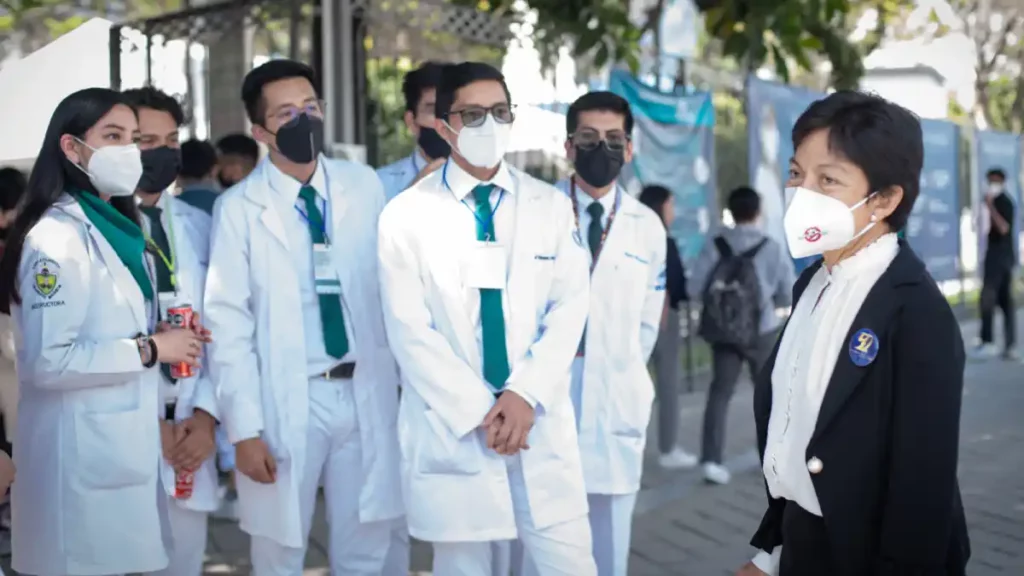 Brindar atención médica con calidad y calidez, distintivos del Hospital Universitario de Puebla