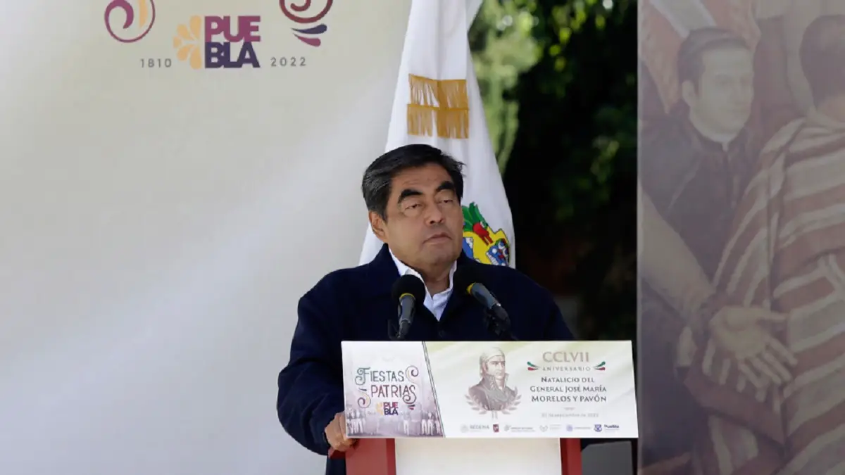Concesiones municipales de Puebla fueron definidas por el gobierno estatal: Barbosa