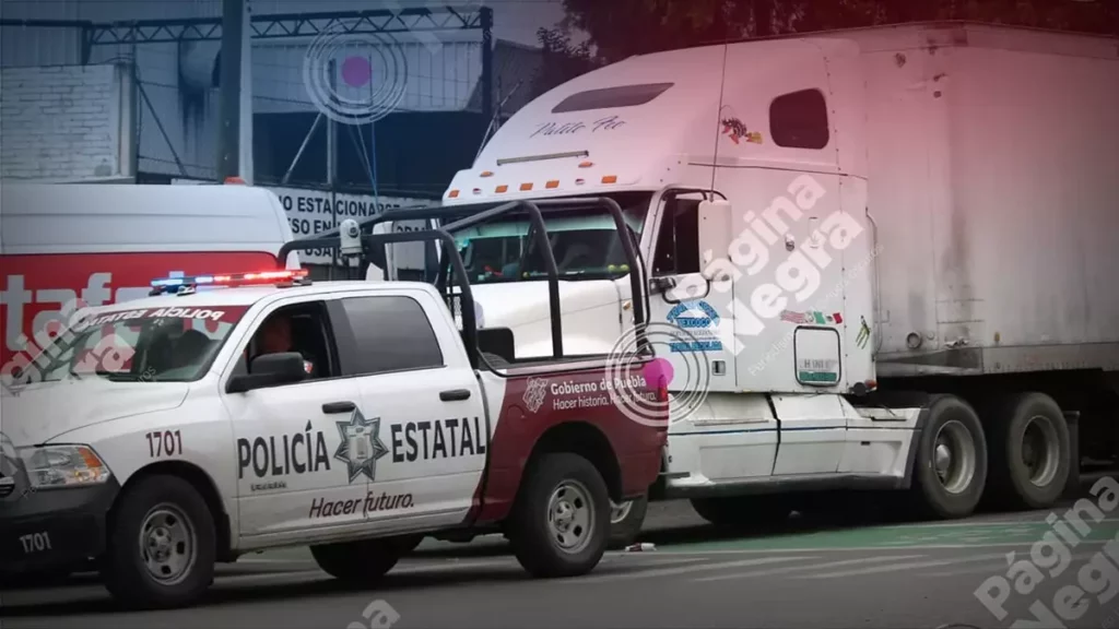 Conductor de un tráiler muere por causas naturales en Camino a La Resurrección