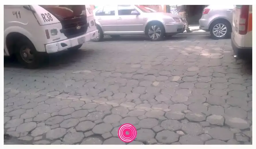 Transporte público ha provocado daños y hundimientos en las calles del Centro de Puebla. Foto de Irina Díaz