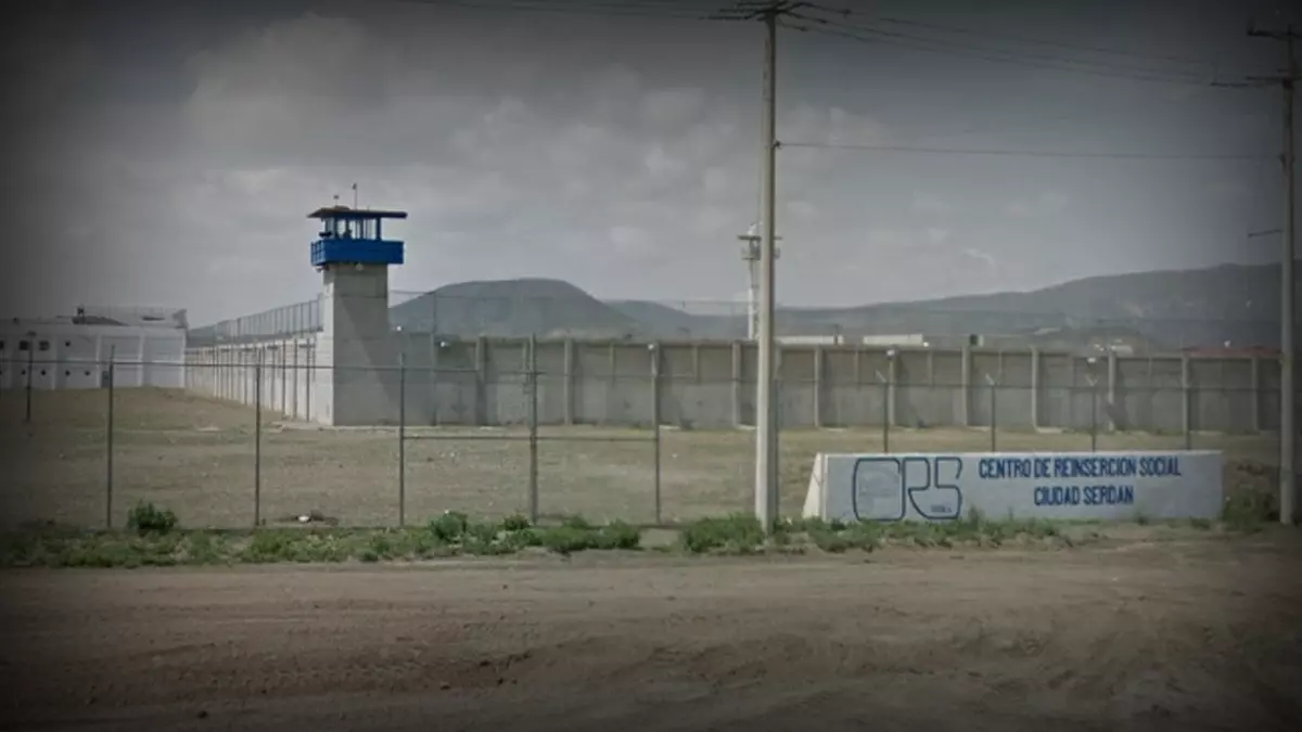 Reo del penal de Ciudad Serdán se cuela a torre de vigilancia y provoca alarma