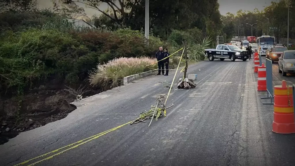¡Cuidado! Se desgaja parte del bulevar Vicente Suárez en Puebla