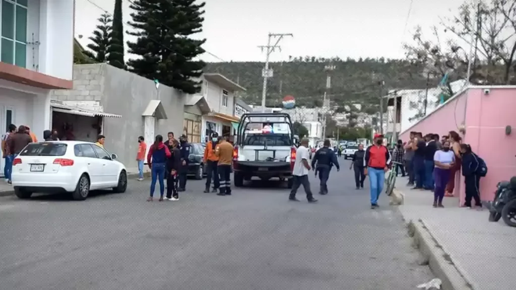 Vecinos de Tecamachalco tunden a dos ladrones; terminan hospitalizados