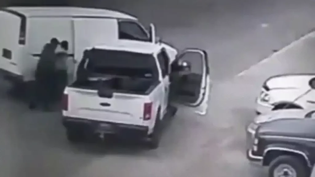 Comando armado se lleva camioneta en Amozoc con todo y los ocupantes