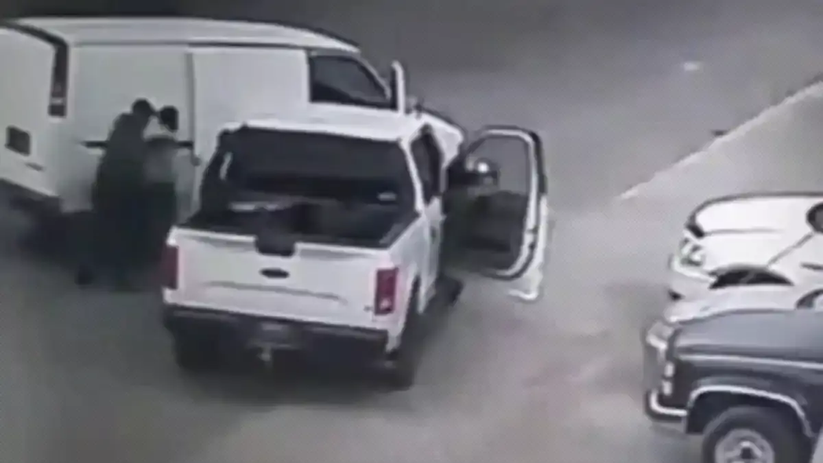 Comando armado se lleva camioneta en Amozoc con todo y los ocupantes