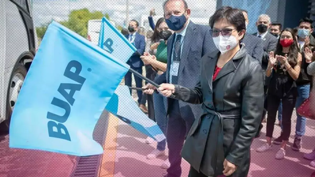 Lilia Cedillo entrega 14 nuevas unidades al STU de la BUAP.
