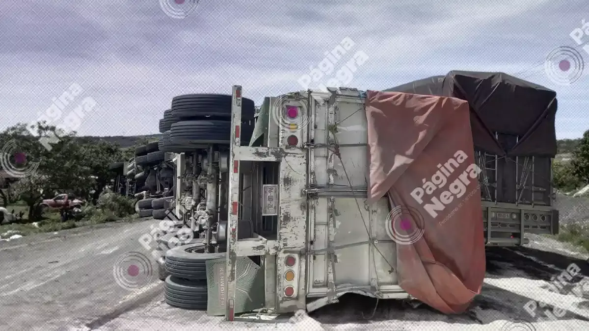 Pobladores de Esperanza realizaron rapiña en un tractocamión volcado