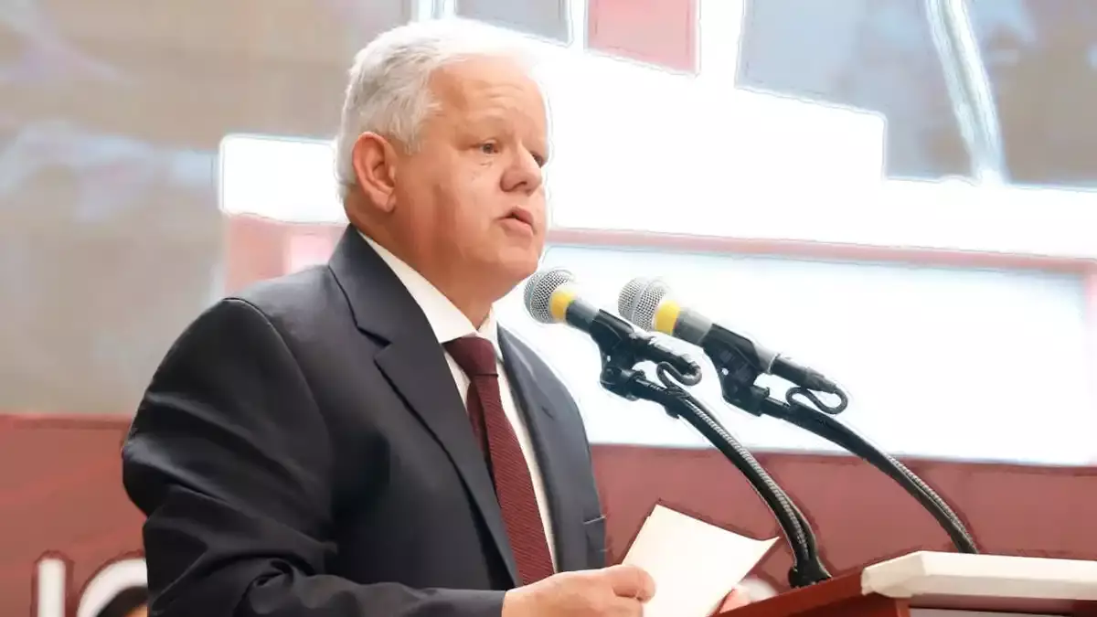 Barbosa asiste al informe de Carlos Peredo y lo llama “Buen padre de familia”