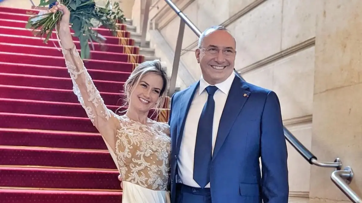 Altair Jarabo aconseja a las mujeres casarse con un hombre mayor.