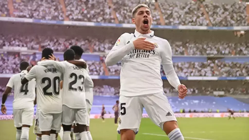 Real Madrid derrota al Barcelona y es líder de la Liga Española.