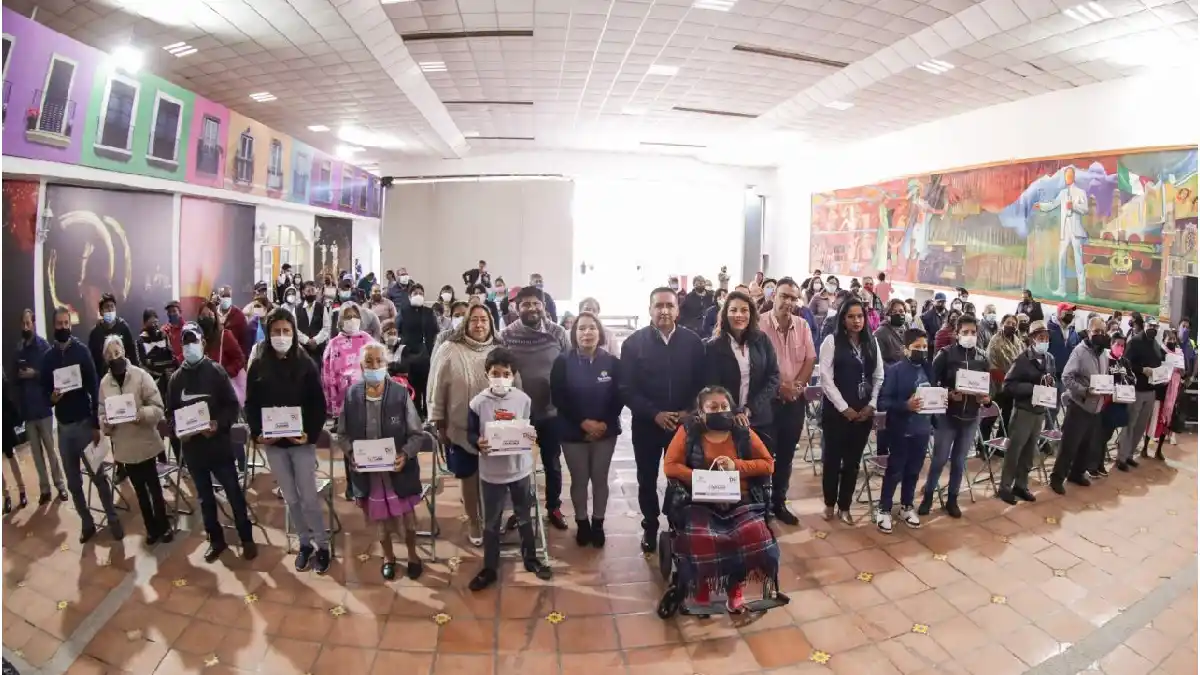 DIF de San Andrés Cholula promueve la inclusión con la entrega de aparatos auditivos
