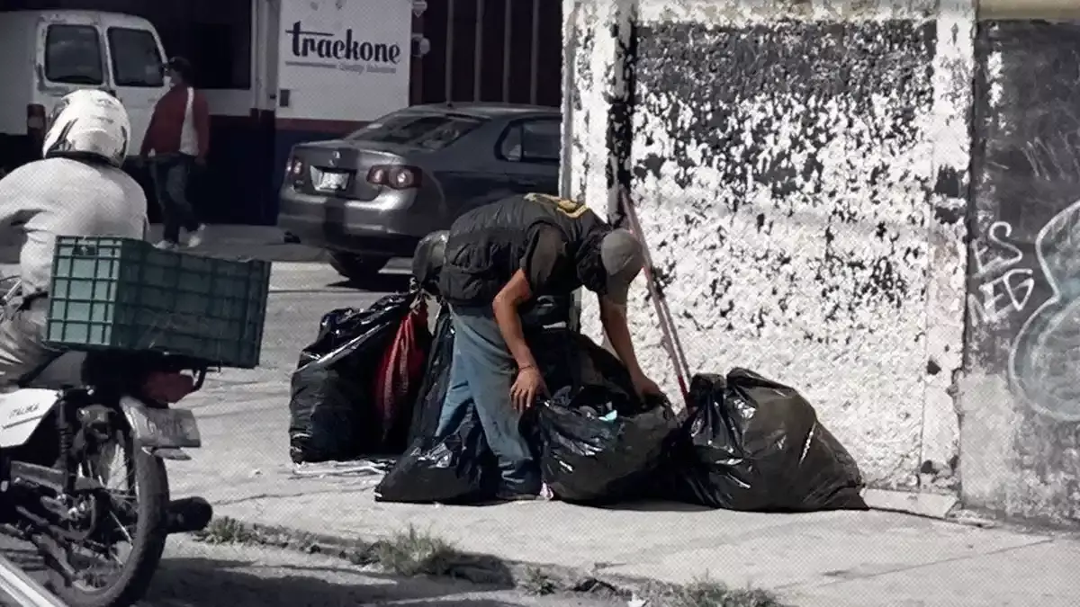 Pepenadores fuera de regulación: causan molestia en La Paz y Universidades.