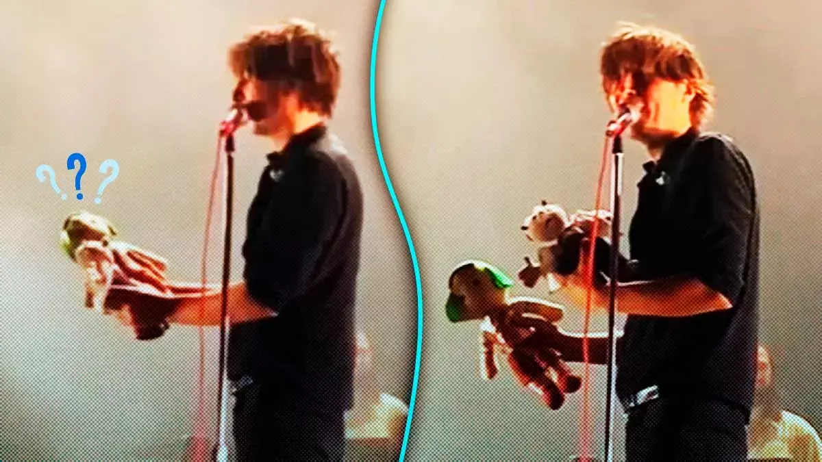 "Este no es" Avientan peluche del Chavo del 8 en concierto de "Phoenix"