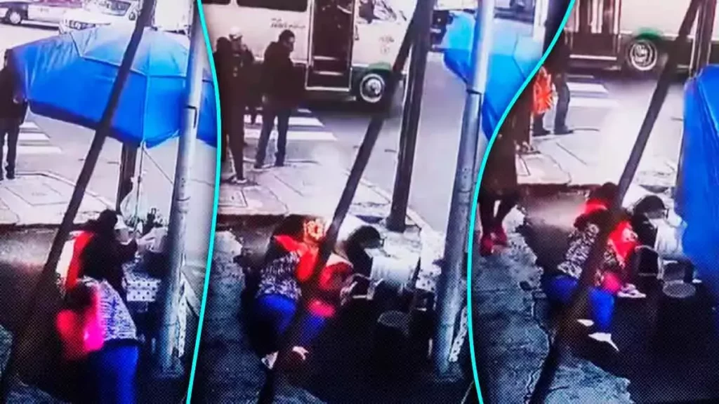 Mujer se tropieza y tira un puesto de tamales
