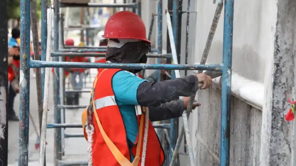 Ayuntamiento de Puebla le pone color y da mantenimiento a la imagen urbana del Centro Histórico