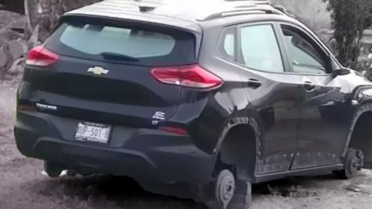 Desvalijan una camioneta y la abandonan atrás de Cruz del Sur.