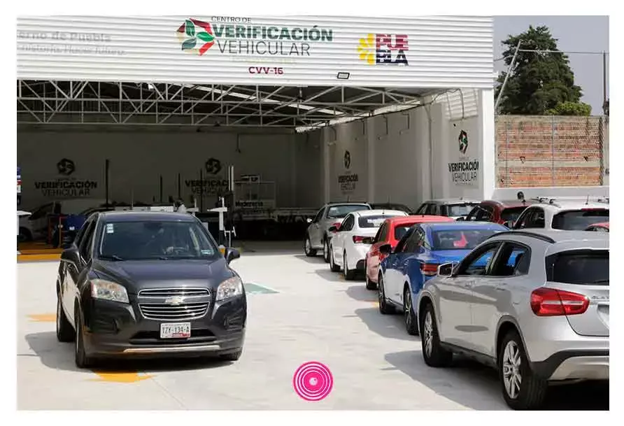 Fallas, retrasos y caso omiso a citas, el primer día de verificación en Puebla