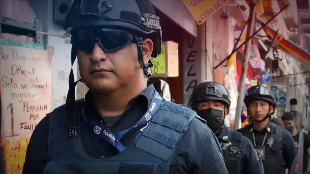 En operativo contra ambulantes en Puebla una mujer resultó herida de un pie