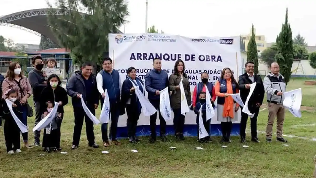 Colocan primera piedra de aulas del preescolar Nobel en Tlaxcalancingo