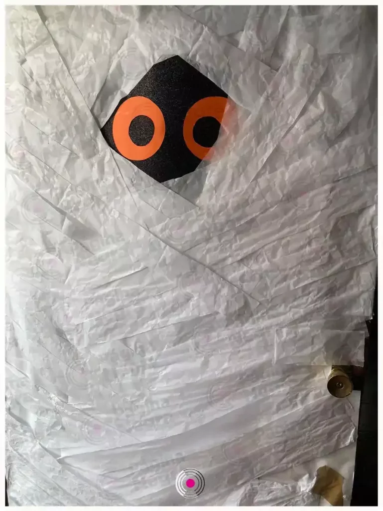 Por Halloween adornan con embolsado en la unidad San Bartolo de Puebla