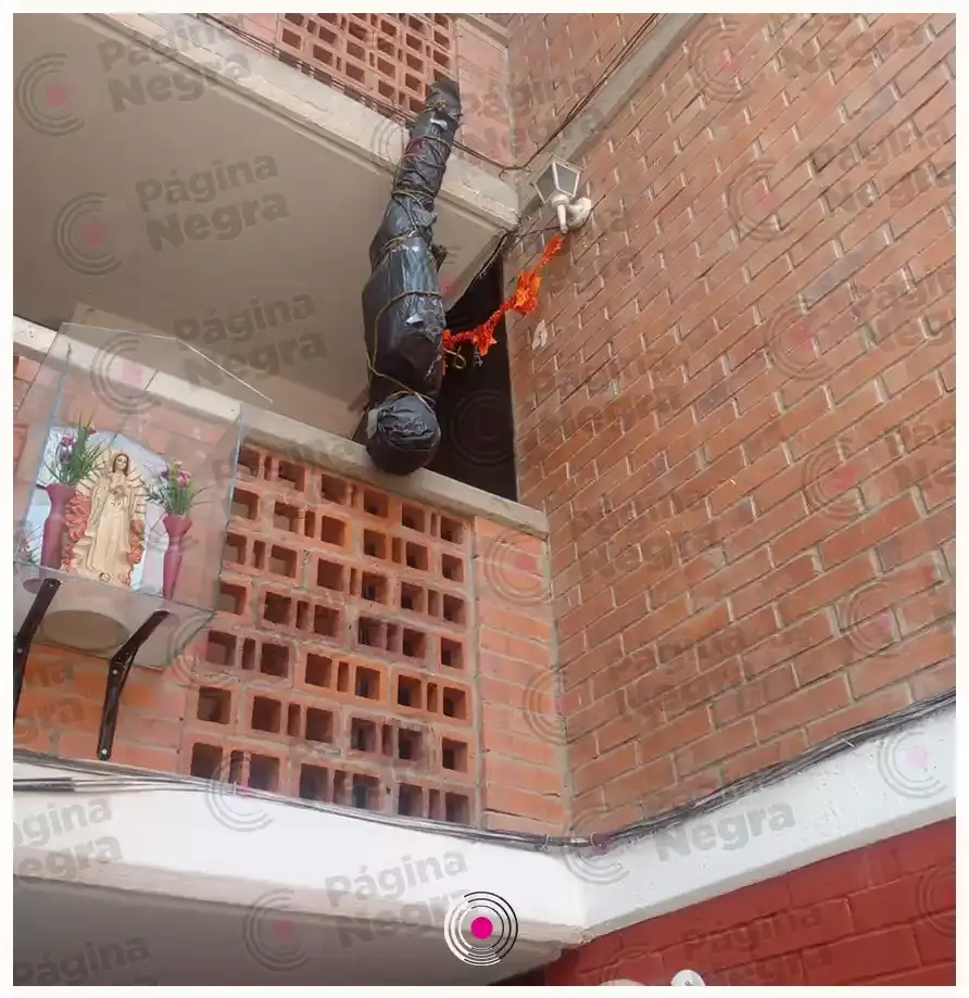 Por Halloween adornan con embolsado en la unidad San Bartolo de Puebla