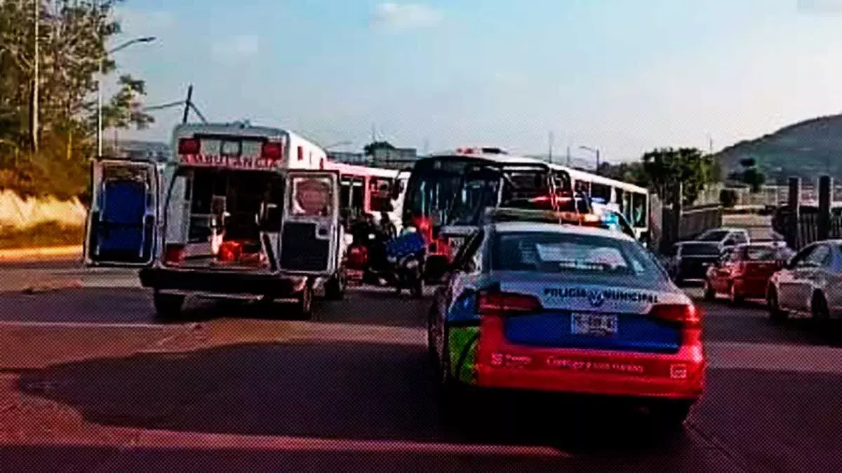 Repartidor de alimentos se lesionó por choque de moto y unidad de la RUTA
