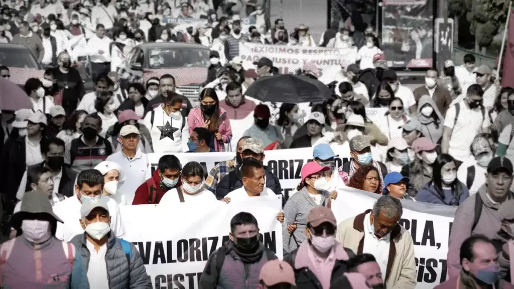 Docentes de Puebla, reciben castigo por abuchear a Barbosa Huerta