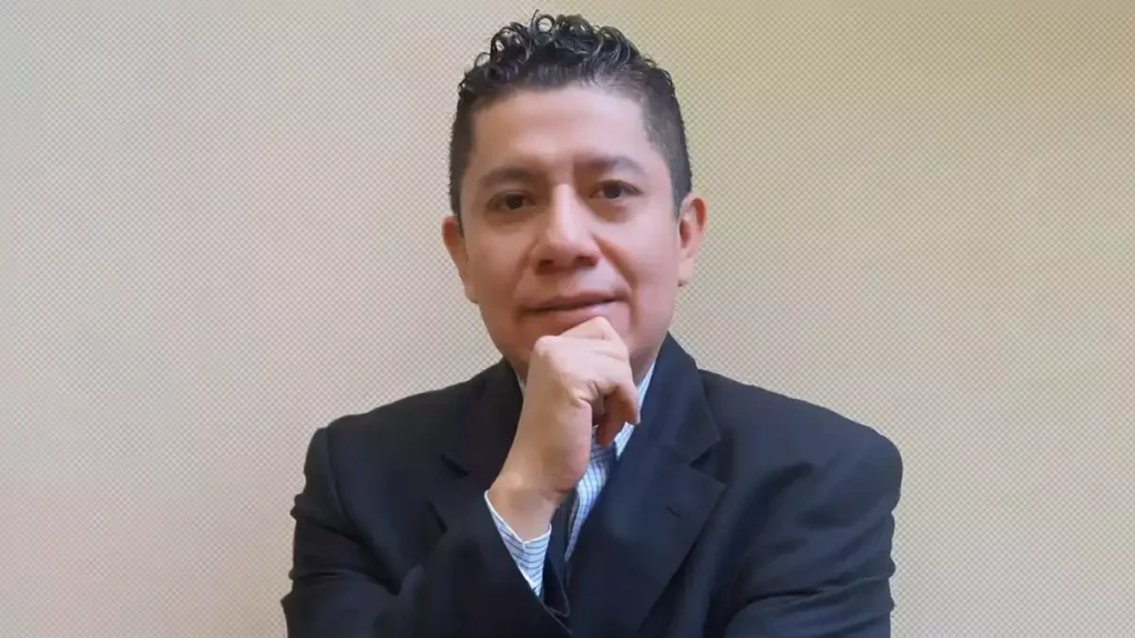 ¡Orgullo poblano! El escritor Abel Pérez Rojas gana premios Cóndor en Argentina